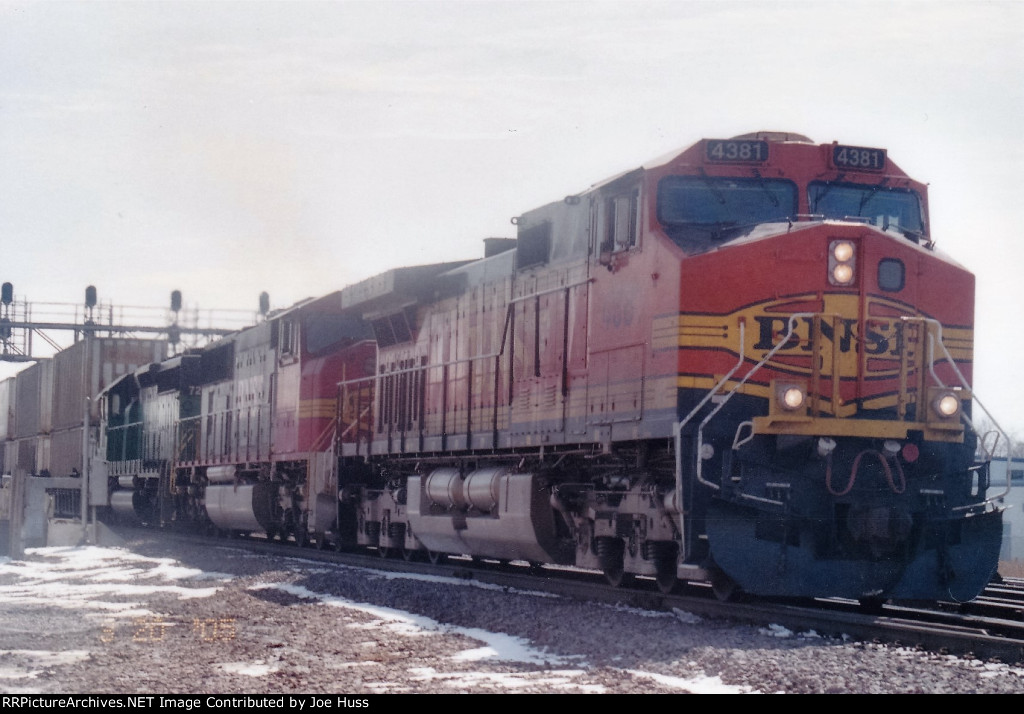 BNSF 4381 West